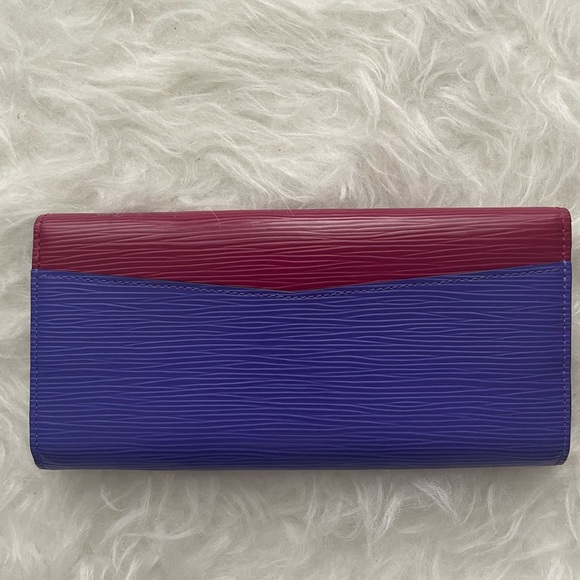 Louis Vuitton Epi Wallet - Picture 2 of 9
